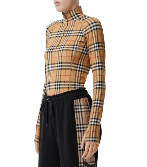 accesorios con blusa burberry|burberry store online.